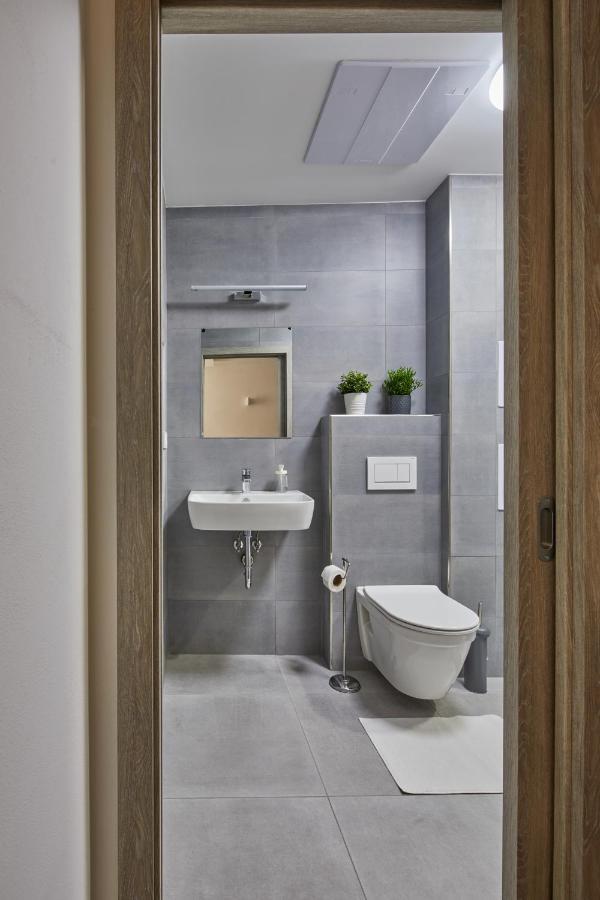Minimalist Apartment On Wenceslas Square By Prague Days Exterior photo